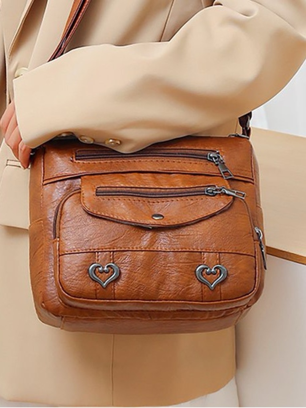 💫4/$25 • Rinsvye Heart Detail Crossbody Bag